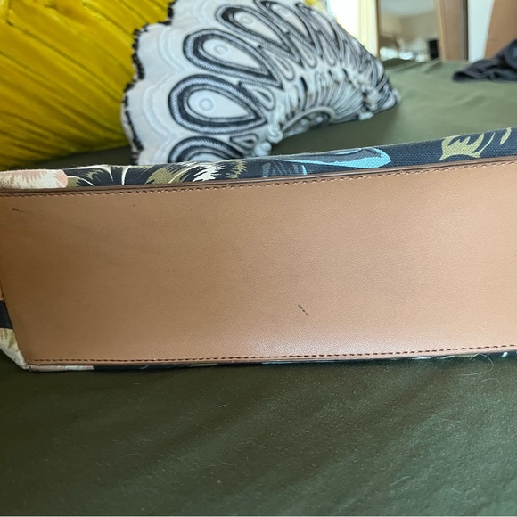 Relic Handbag - Picture 4 of 4